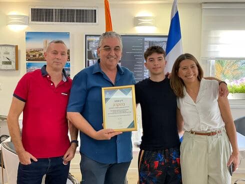 דין עם ראש העיריייה חיים ברוידא והוריו