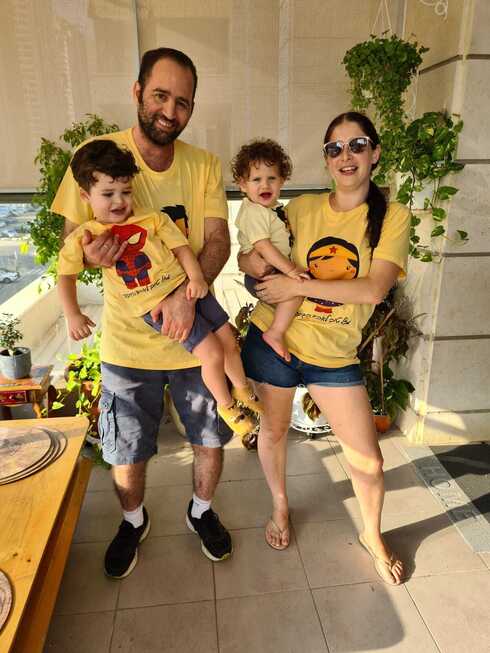 משפחת ניזרי בימים מאושרים (צילום: באדיבות אור ניזרי) משפחת ניזרי בימים מאושרים