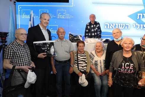 ד"ר מייק אוונס ושורדי השואה 