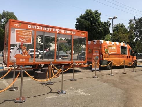 קרון האריזות השקוף של דדי החתול קרון האריזות השקוף של דדי החתול