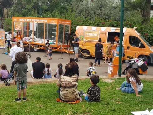 הפנינג מחזור וקרון האריות השקוף של דדי החתול (צילום: תאגיד המחזור תמיר) מחזור