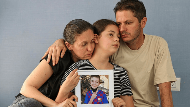 ההורים אורן ויעל ובתם. "עשר השנים הכי טובות שלנו" ההורים אורן ויעל ובתם. "עשר השנים הכי טובות שלנו"