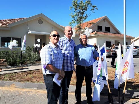  מימין: אילן שדה, ראש מועצה אזורית מנשה, ישי גר, מנהל הפרויקט מטעם קורום ונמרוד רבר, מנכ"ל קורום