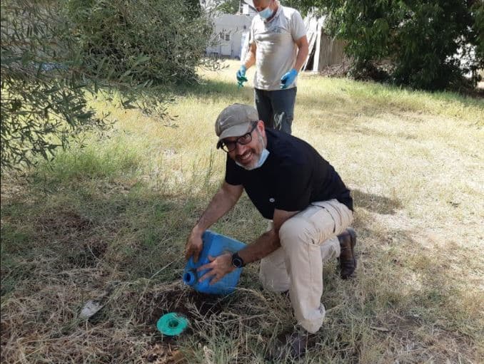 צוות המשרד להגנת הסביבה בפעולה בפתח תקוה
