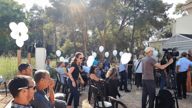 משפחות בטקס חנוכת השכונה במענית