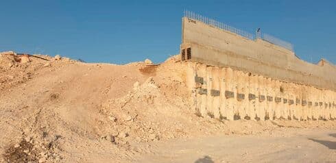 קיר תומך באתר העבודות 