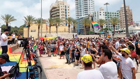 מצעד הגאווה הראשון. מבקשים את עזרת הקהל 