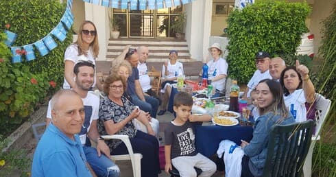 ללמוד להכיר את האנשים שגרים בדלת ממול