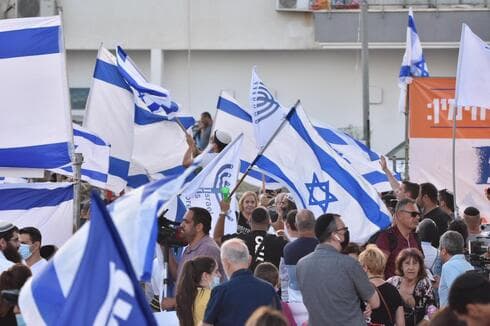 הפגנה ליד ביתו של ניר אורבך