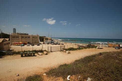 חוף הדייגים. אחד החופים הלא מוכרזים בחדרה