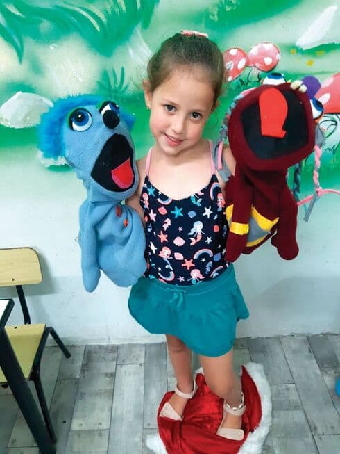 על הבמה