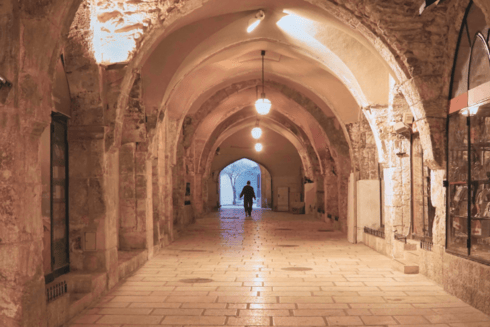 ממתינים לתיירים מחו"ל. הקארדו 