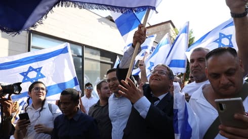 צעדת הדגלים יצאה לדרך