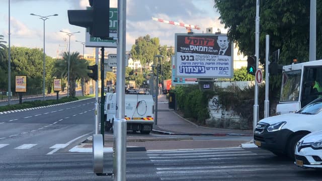 שלטי החוצות שנתלו ברחבי רעננה