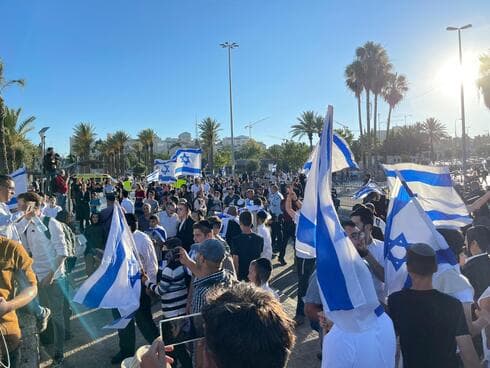 צעדת הדגלים יצאה לדרך