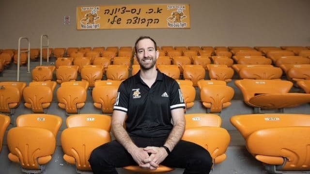 "חיבור רגשי לענף". יובל רואש "חיבור רגשי לענף". יובל רואש