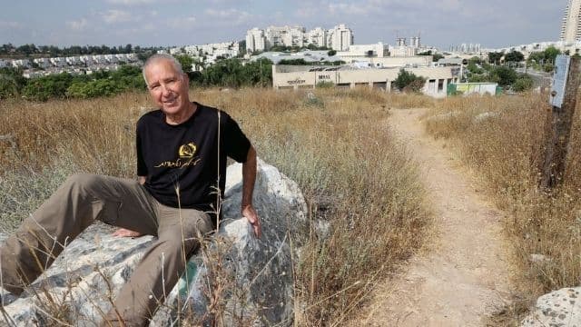 נעם עופר בשטח המקיף את מודיעין 