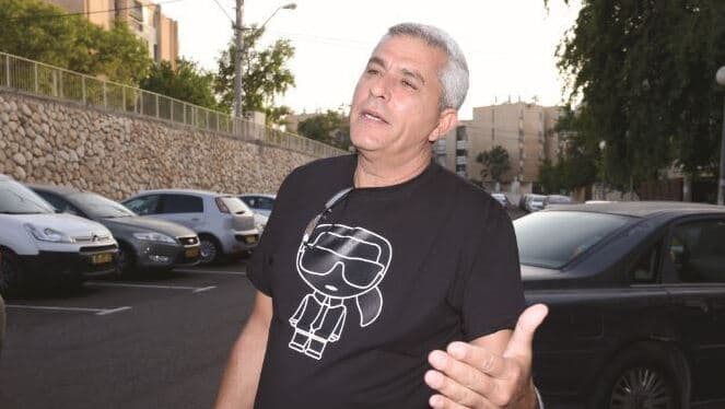 יעקב דנינו, תושב הרחוב: "זה ממש רחוק מהמציאות, זה לא מייצג. מאיפה הביאו את החבר'ה האלה? אנחנו לא מכירים אותם. זה כל כך רחוק וכל כך לא משקף וכל כך מגעיל"