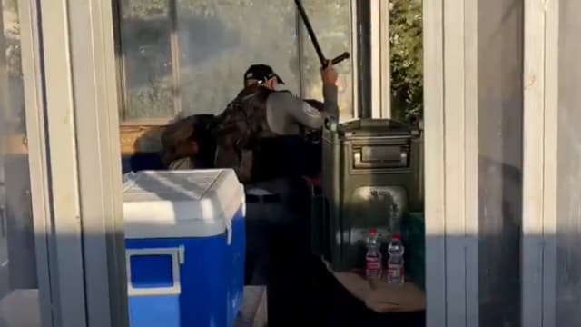 שימוש באלות לצורכי מעצר