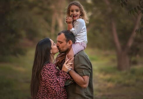 ממן עם בעלה פרנק אמסלם ובנם ג'וזף