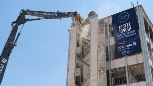 בנין רשות השידור בעת הריסתו