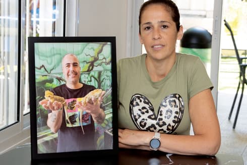 "עדיין מחכה שהוא ייכנס הביתה". איילת לב-רן, השבוע "עדיין מחכה שהוא ייכנס הביתה". איילת לב-רן, השבוע