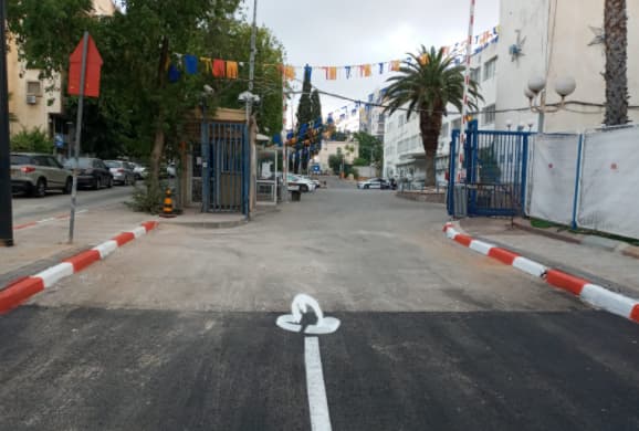 ציור של איבר מין בכניסה לתחנת המשטרה (צילום: מתוך הרשת החברתית, שימוש לפי סעיף 27א לחוק זכויות יוצרים) ציור של איבר מין בכניסה לתחנת המשטרה