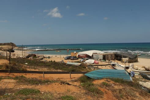 חוף הדייגים. נקי
