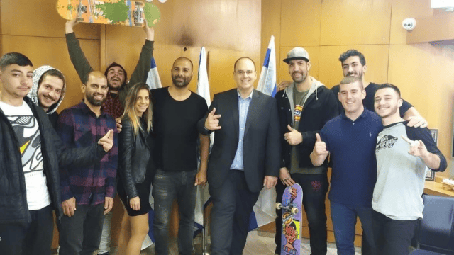 ברוט, לוי והסקייטרים ברוט, לוי והסקייטרים