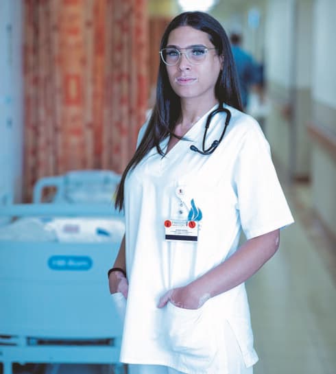 עוראבי־עזרא, השבוע במרפאה. "כל עוד אני לא נכנסת למיטה שלכם, מה אכפת לכם מה הנטייה שלי?" (צילום: יובל חן) עוראבי־עזרא, השבוע במרפאה. "כל עוד אני לא נכנסת למיטה שלכם, מה אכפת לכם מה הנטייה שלי?"