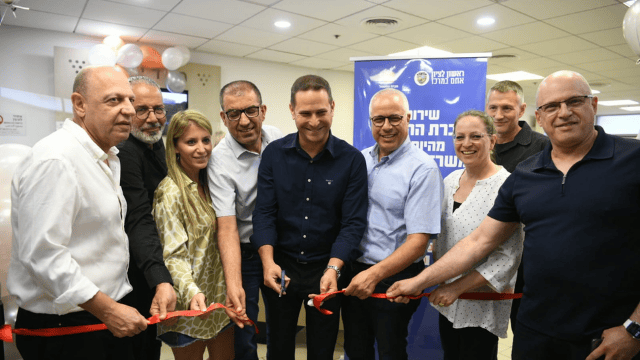 עמדת שירות חדשה נחנכה בעירייה