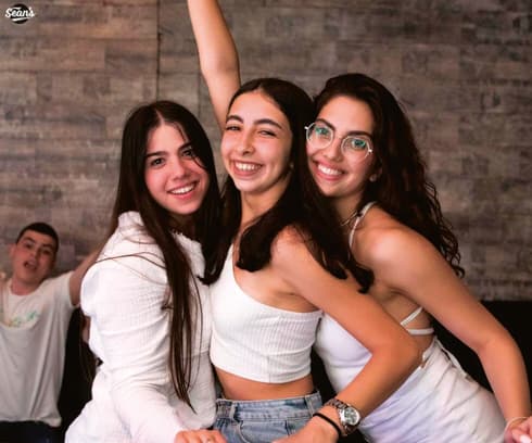 מסיבת טרום פארטי בריאלי (צילום: שון אפוטה) מסיבת טרום פארטי בריאלי