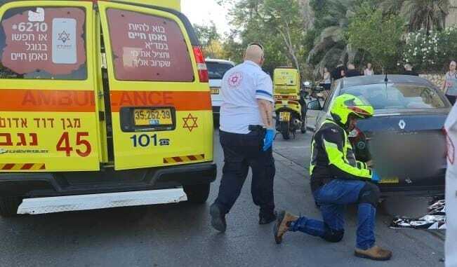 זירת התאונה בדרך מצדה. לצוותים לא נותר אלא לקבוע את מותו של הפצוע