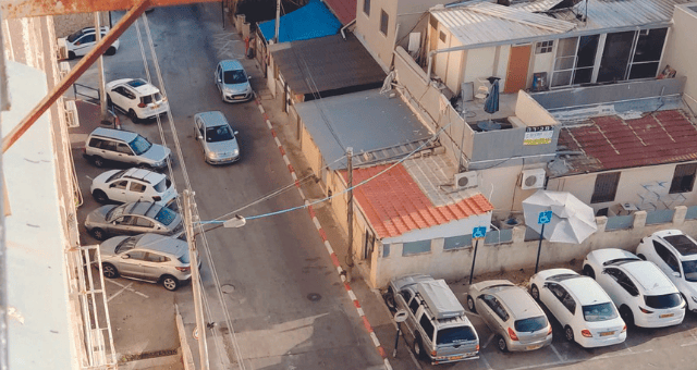 חניות שלא כחוק במשך היום, ואין אכיפה. רח' הרצל, השבוע