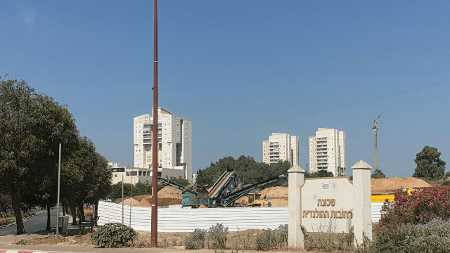 אתר הבנייה ליד הספורטק. פתרון לתעלומה