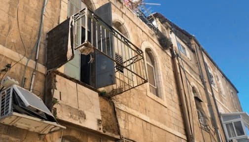 2016. הקריסה ליד וולדורף אסטוריה 