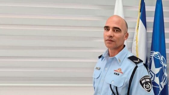 תת ניצב נחשון נגלר. "אני מתחייב לשמור ולהגן על אנשי הנגב ללא משוא פנים" ( דוברות המשטרה) תת ניצב נחשון נגלר. "אני מתחייב לשמור ולהגן על אנשי הנגב ללא משוא פנים"