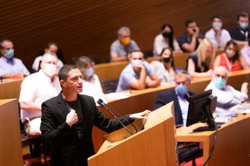 רוביק דנילוביץ' במהלך דבריו בכנס. "לא נרפה"