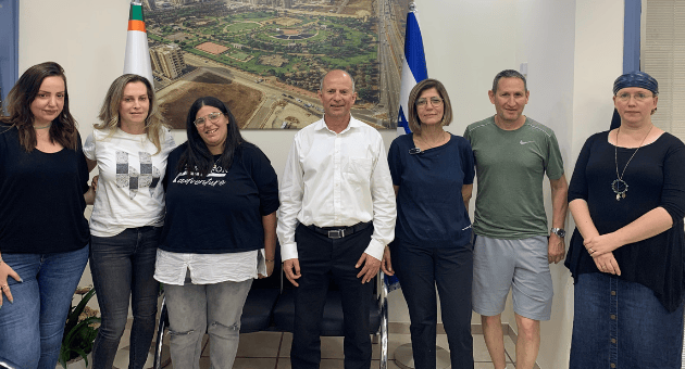 ליפז, הנהלת בית הספר והמורים בלשכת ראש העיר  קרדיט  