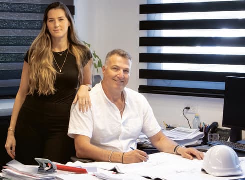 ניר גלבוע עם בתו, חן אלקיים גלבוע