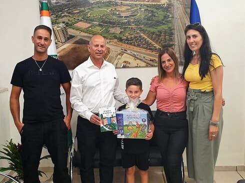 עילאי ברבי ומשפחתו