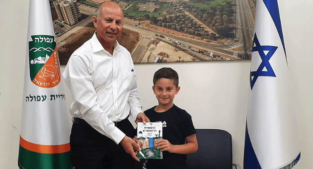 עילאי ברבי עם ראש העיר אבי אלקבץ