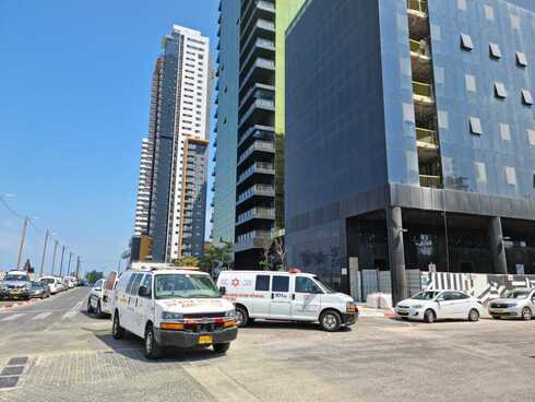 מזירת האירוע בבת ים (צילום: יקותיאל) מזירת האירוע בבת ים