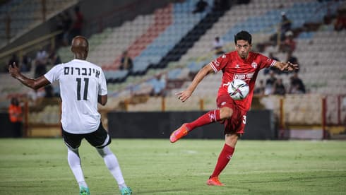 בריירו ברגע הבעיטה. שער העונה כבר במחזור הראשון של גביע הטוטו?