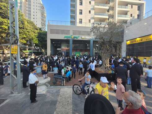 מחאת השבת מול סניף טיב טעם בפתח תקוה