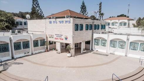 בית ספר תיכון אחד העם פתח תקוה
