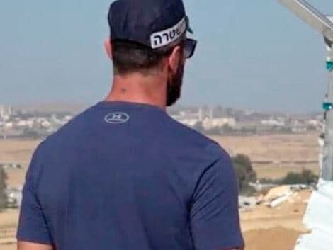 סוכן משטרתי בפעילות לאיתור גובי דמי חסות (דוברות המשטרה) סוכן משטרתי בפעילות לאיתור גובי דמי חסות