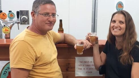 התחילו לבשל בירה בבית. אוהד והדס כץ 