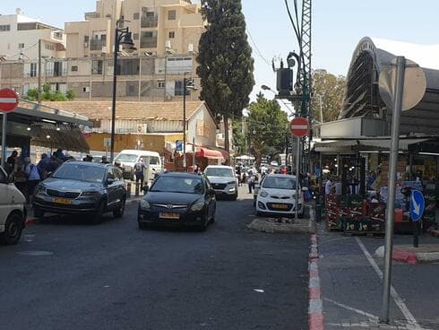 רחוב גוטמן פתח תקוה השוק העירוני. למצולמים אין קשר לכתבה