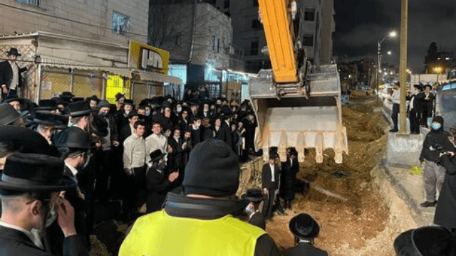 הפגנת חרדים קיצוניים בבר אילן נגד הרכבת הקלה הפגנת חרדים קיצוניים בבר אילן נגד הרכבת הקלה